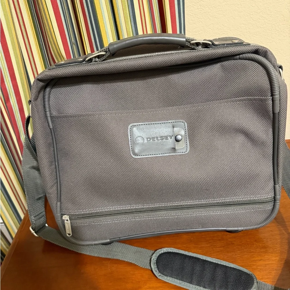 Delsey Carry On Luggage Nylon Gray Messenger Shoulder Bag 14”x11”x 7”